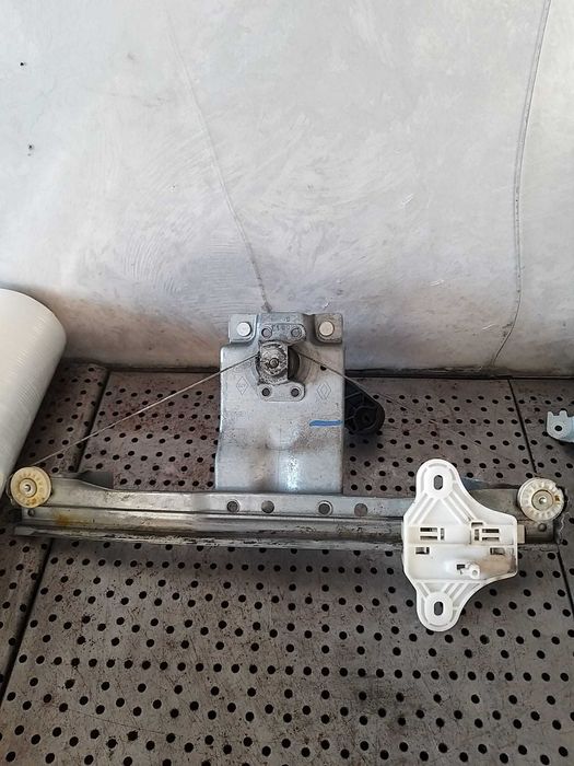 Macara manuala dreapta spate renault clio 4 827003722r
