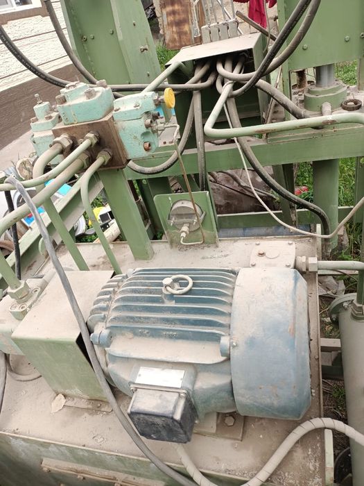 Аппарат по производству глиноблок