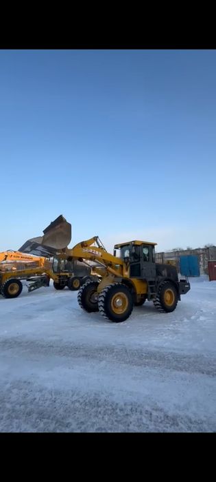 Продам фронтальный погрузчик