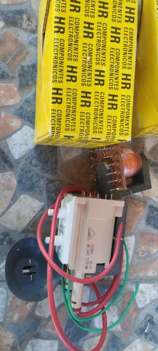 Diferite piese televizoare pentru cei interesați