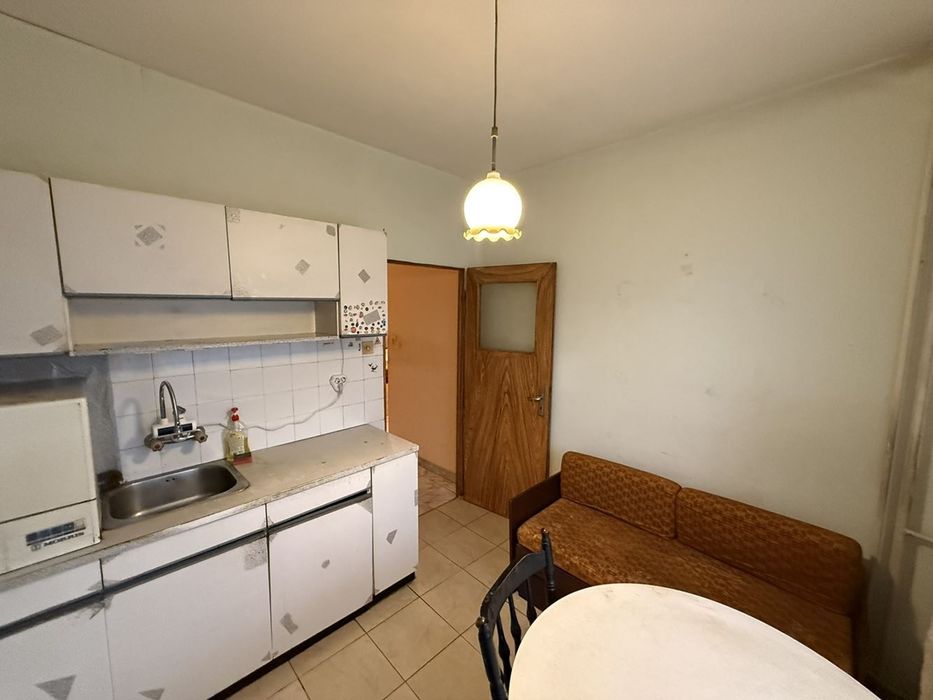 ДВУстаен апартамент! ж.к. Хаджи Димитър! Комуникативна локация!