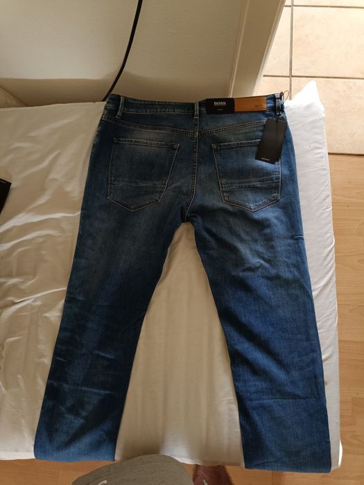 Blugi HUGO BOSS noi cu etichetă