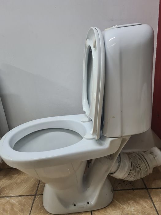 Унитаз хороший рабочий