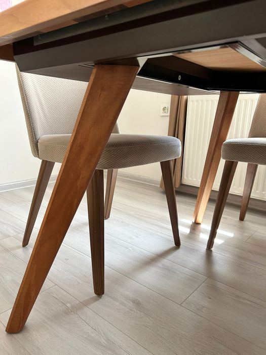 Трапезна маса от масив като ново!