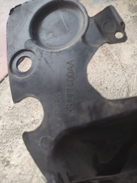 Лайлайсна за преден калник на jeep grand Cherokee