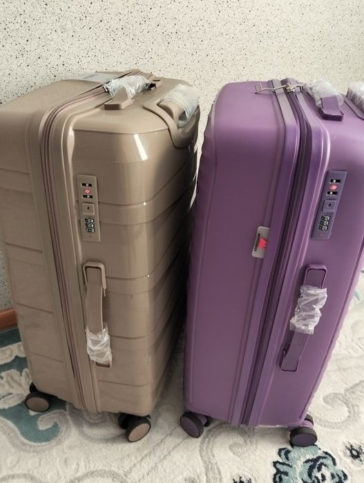 Продам новые чемоданы