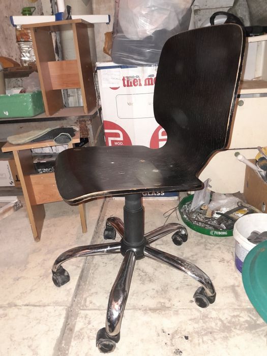 Табуретки и кресло