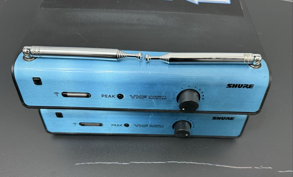 Два трансмитера и ресивера Shure