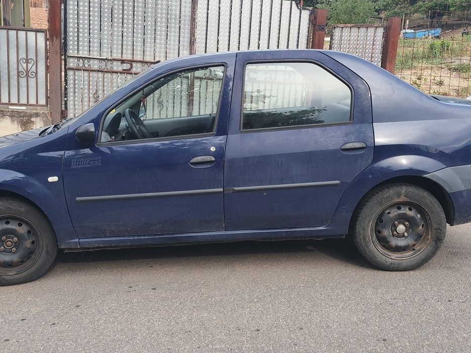 Vând Dacia Logan