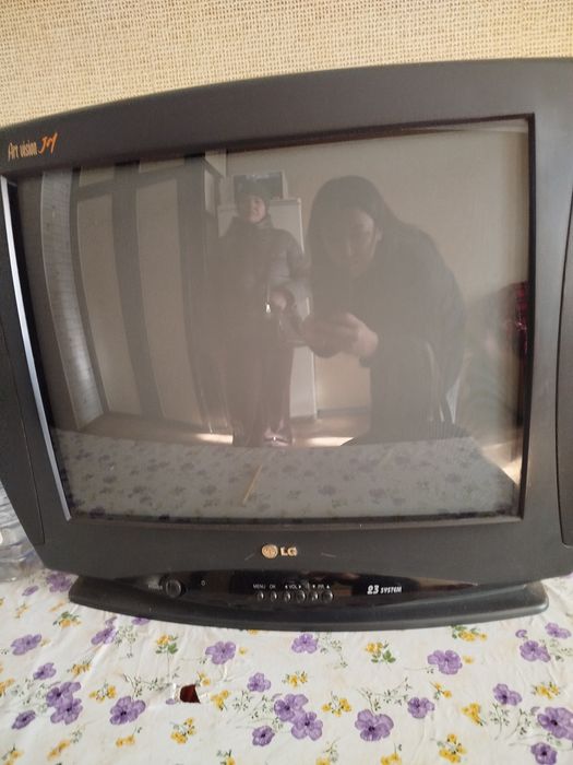 Продам телевизор lg