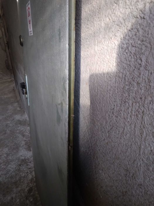 Метална бронирана врата