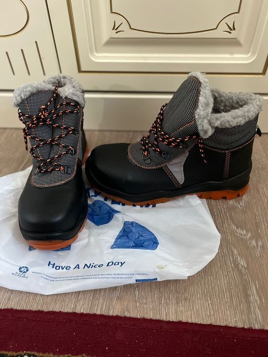 Зимний спецботинка размер 42 , 15000