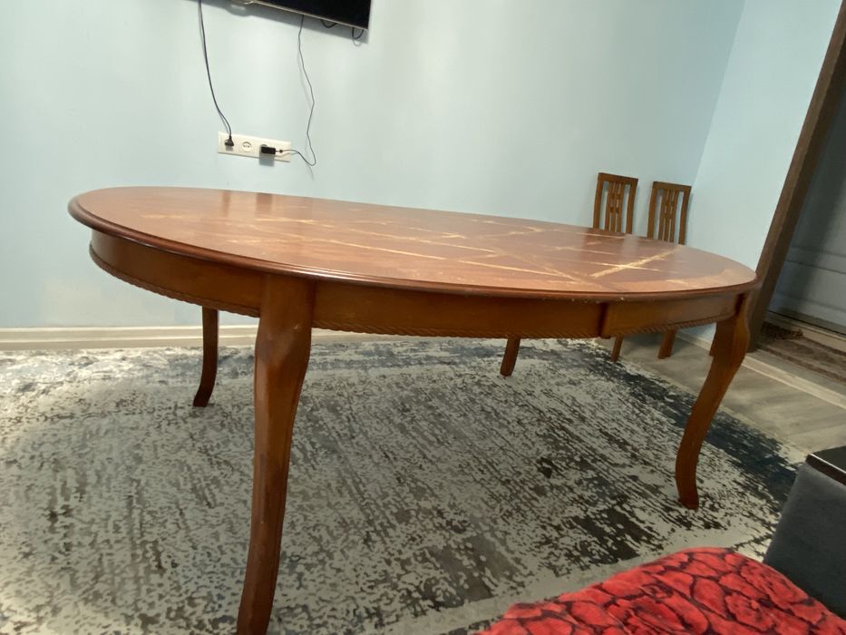 Стол для гостиной