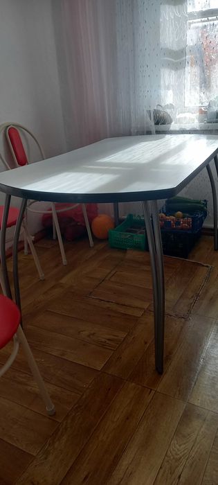 Продам стол кухонный