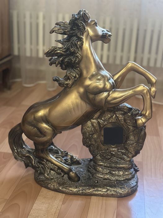 Часы статуэтка в виде лошади