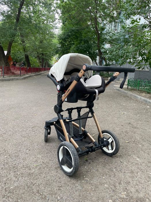 Продам коляску 3в1