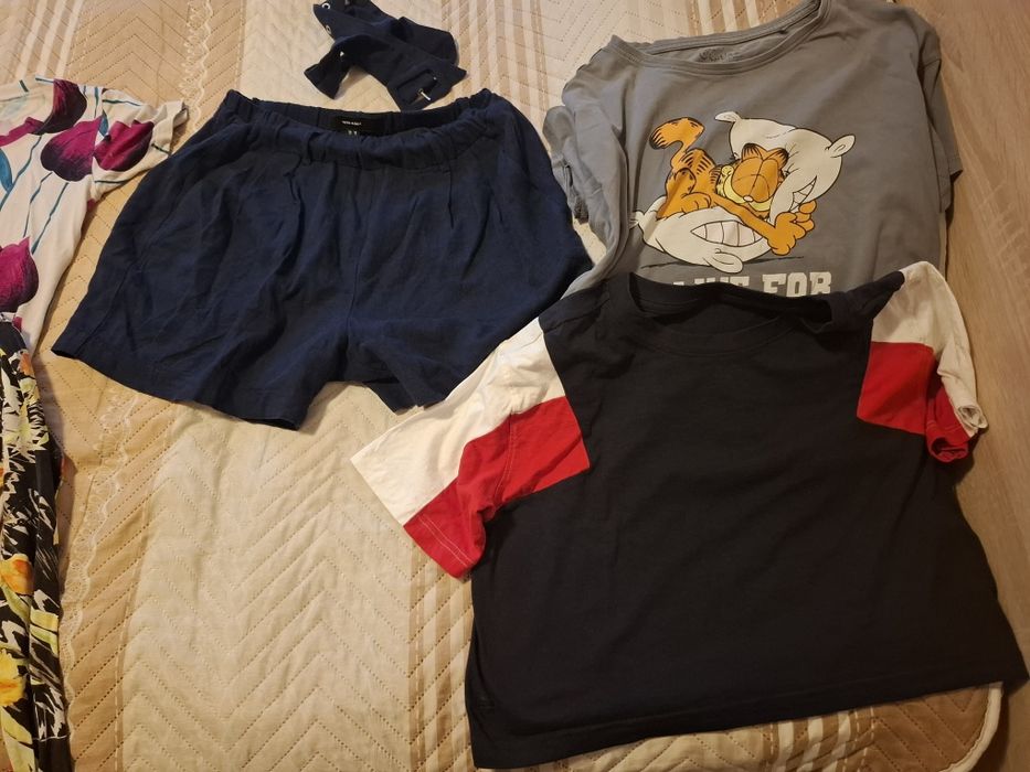 Дамски дрехи размер М със следи от носене