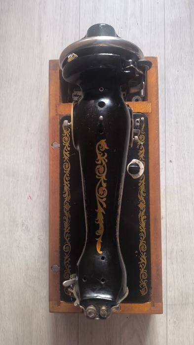 Ручная швейная машинка