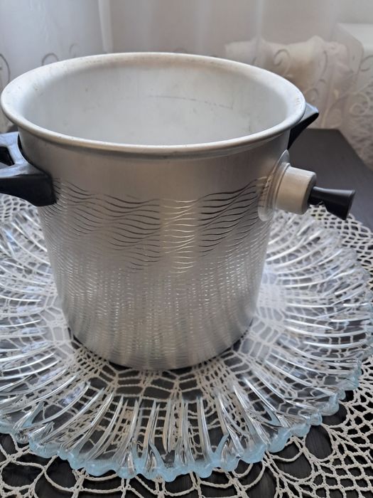 Кастрюля- молоковарка. Новая. Советского производства.