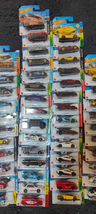 machete Hot Wheels, mașinuțe la scară 1:64