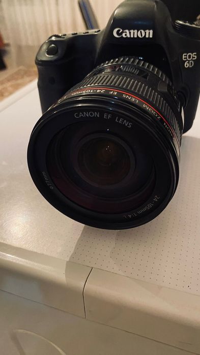 Фотокамера барлық жабдықтарымен