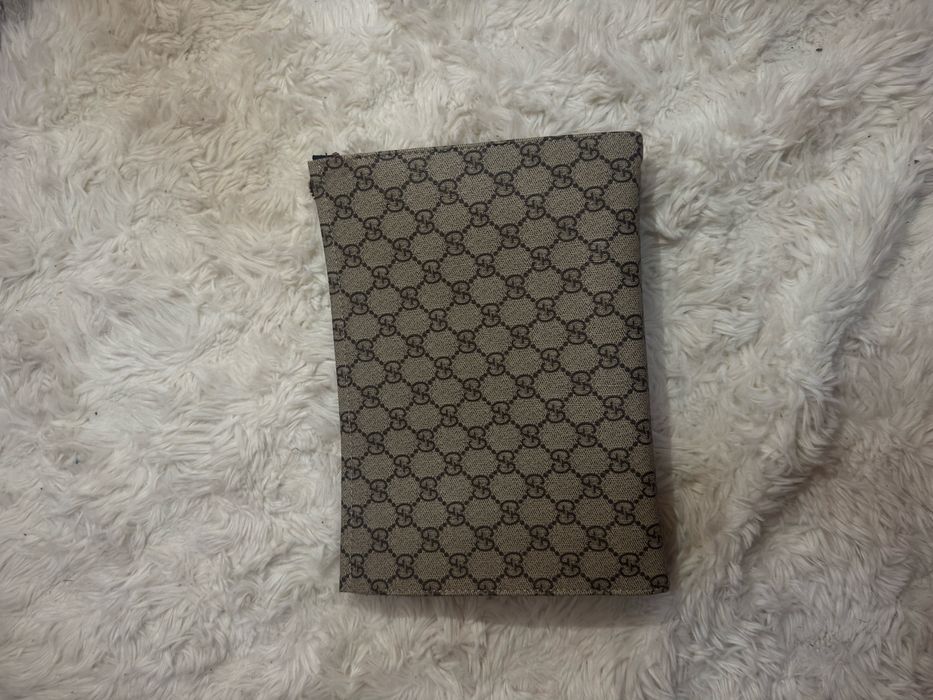 GUCCI чанта – стилна и класическа