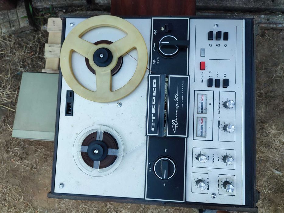 Веф, магнетофон, старо радио