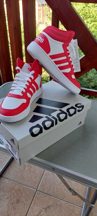 Прекрасни и много удобни Adidas Hoops 3.0 Mid Kids red promo