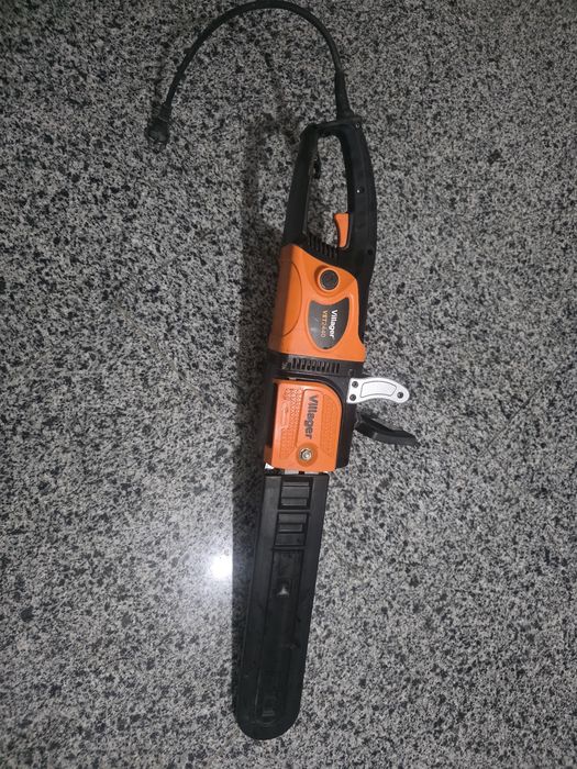 Fierastrau electric cu lant (drujba) Villager VET 2440, 2400W, 14m/s, bara ghidare si lant Oregon