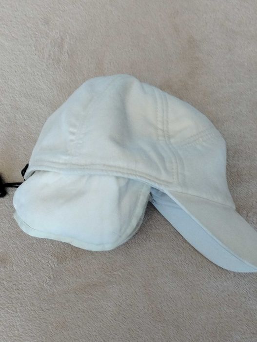 Яке Rav 4.Топли шапки по 10 лв за брой.