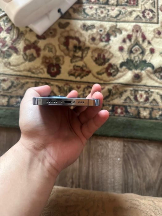 Айфон 13 про имеються трещины на экоане