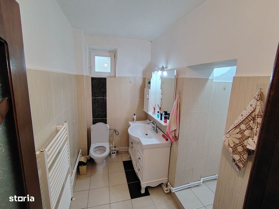 PROPRIETAR- vand ap 2 camere mobilat, cu boxa si loc parcare