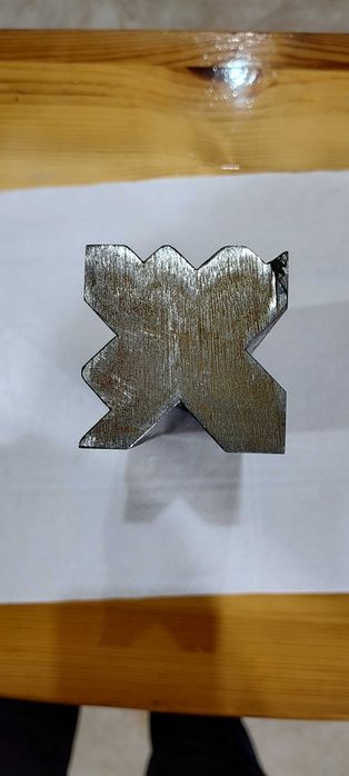 Продавам шлосерска призма и два пистолета за въздух