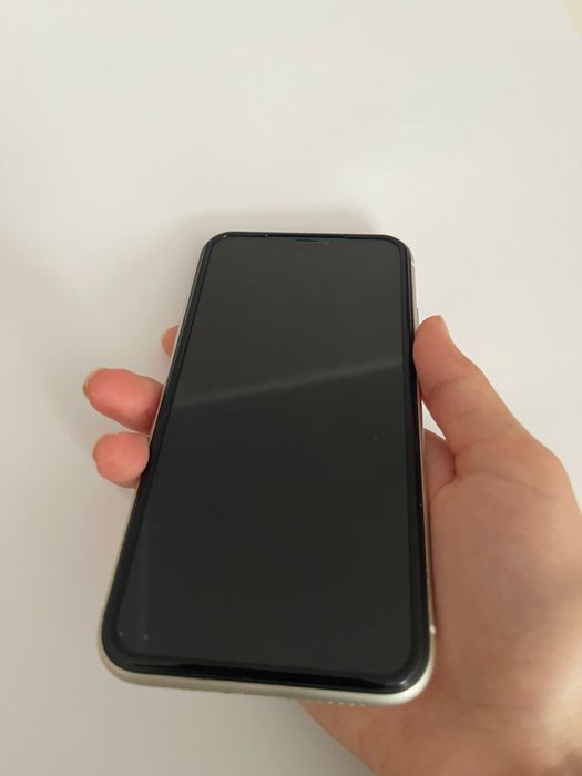 iPhone 11 в отличном состоянии.