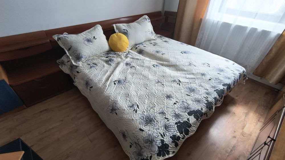 Vând pat matrimonial