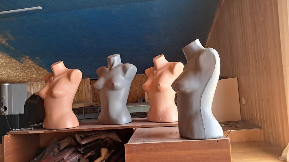 Полки шкафы, манекены