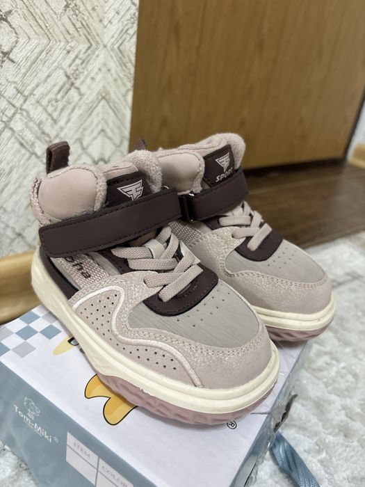 Утепленные кроссовки .