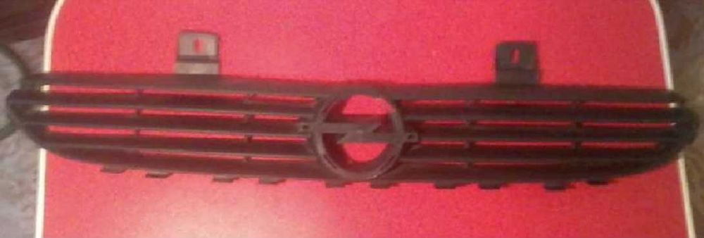 решётка радиатора OPEL Vectra