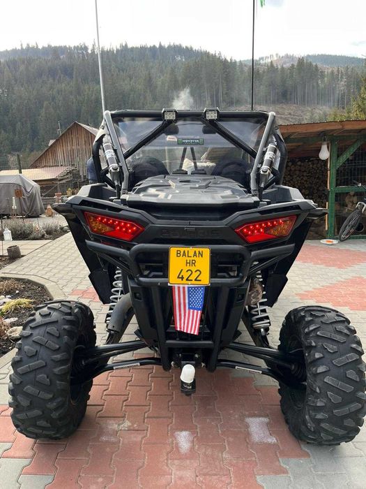 UTV Polaris RZR 1000
