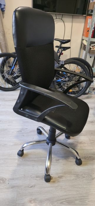 Офис стол черен, регулиращ се, НОВ