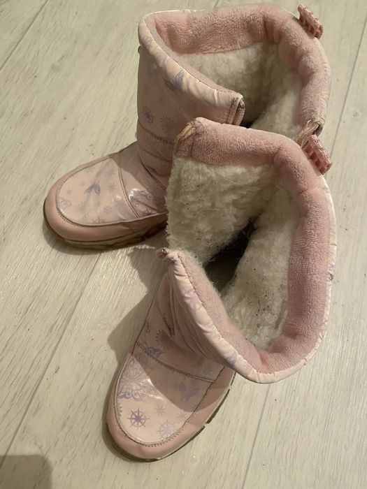 Отдам сапоги и кросовки для детей