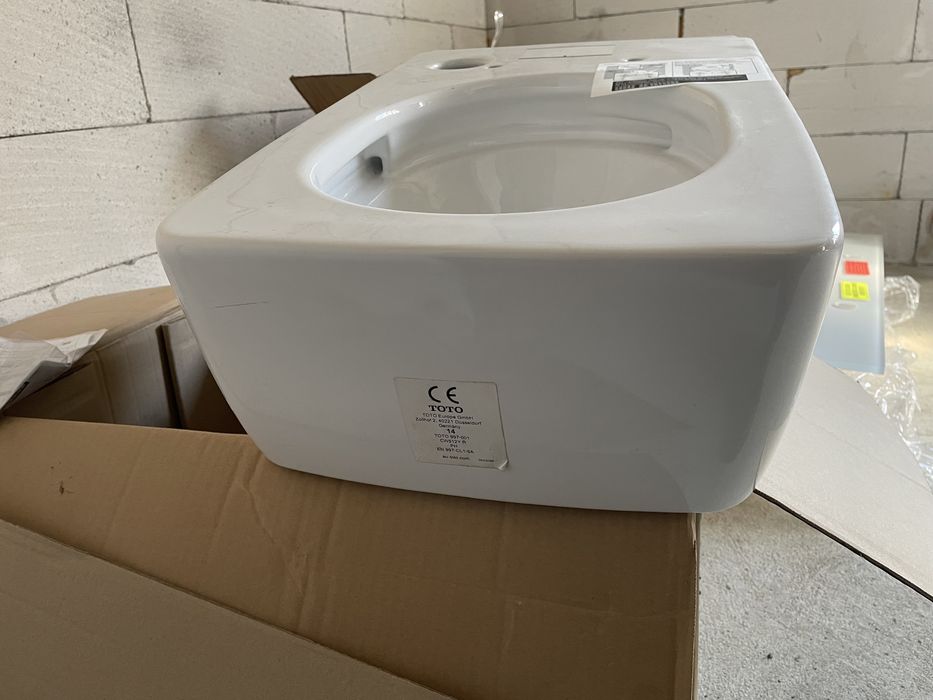 WC TOTO suspentat