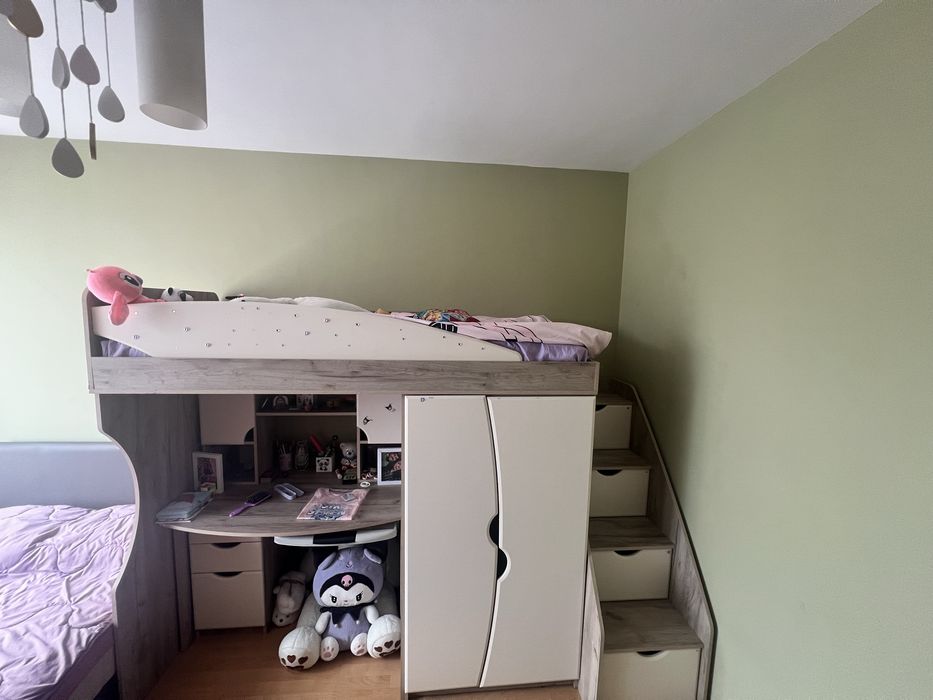 Двутажно легло със бюро гардероб и надстроика леглото е като ново