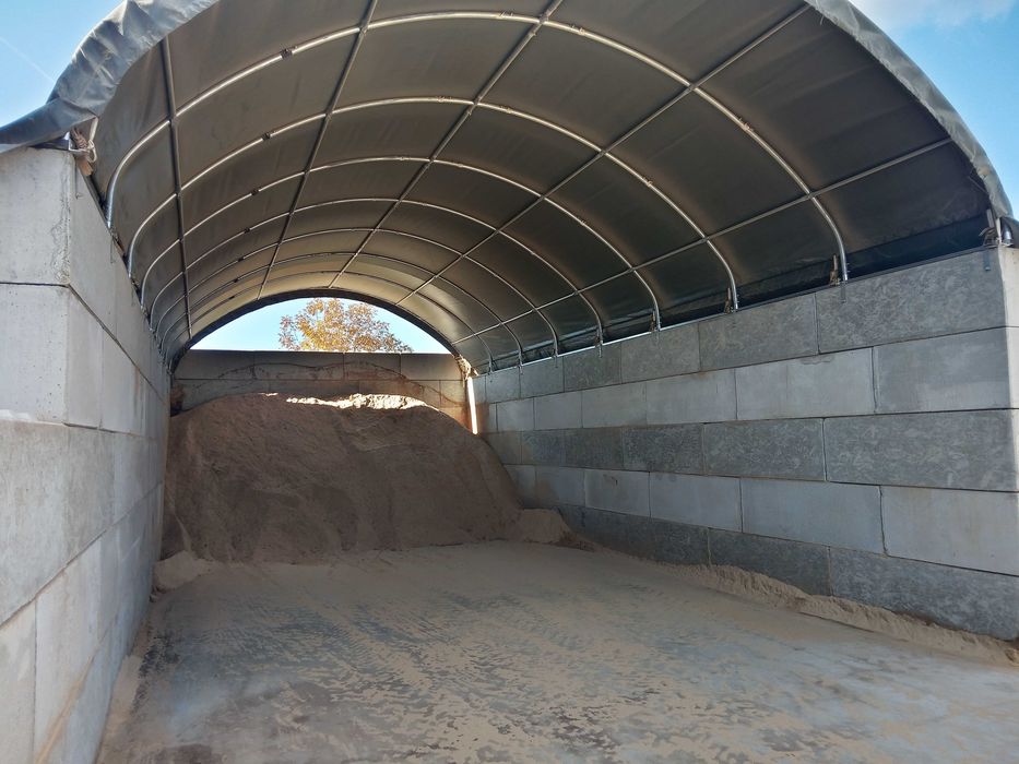 Siloz / sopron cu copertina din bloc / blocuri beton modular tip LEGO.