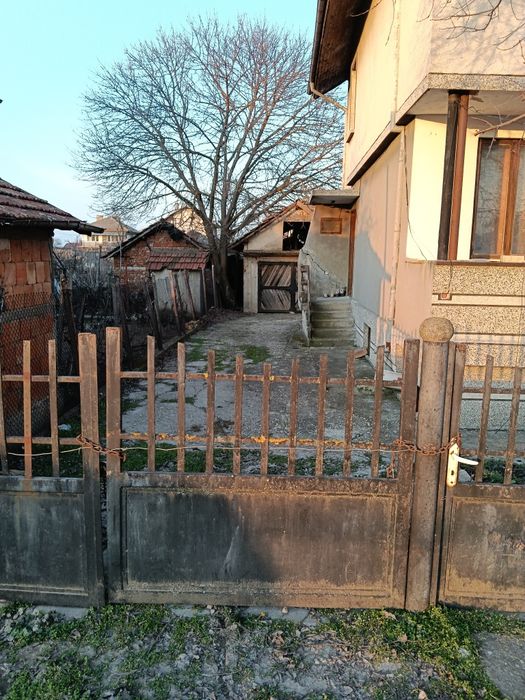 Къща на два етажа