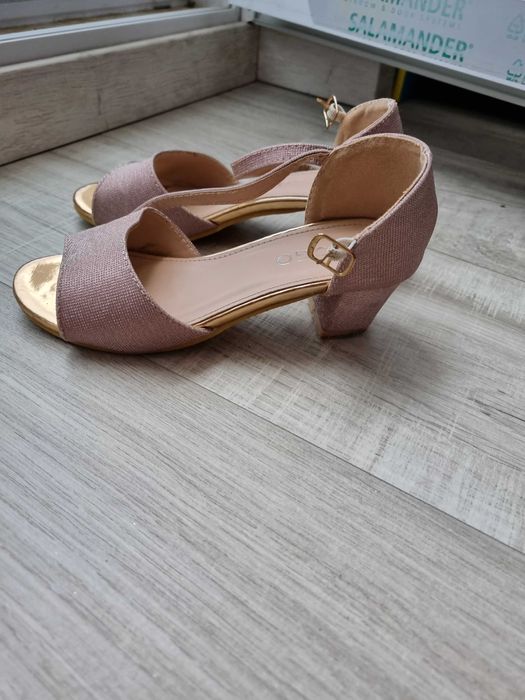 Sandale fetite  marimea 31