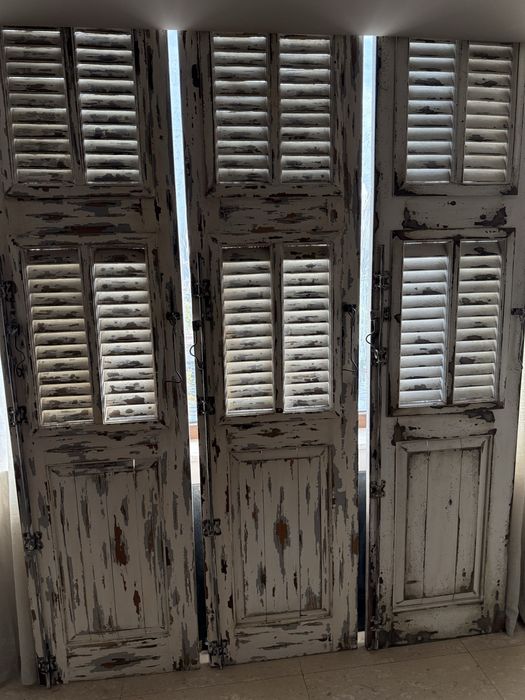 Usa /fereastra decorativa