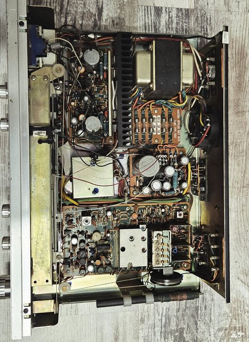 Продавам ресивър MARANTZ superscope r1220