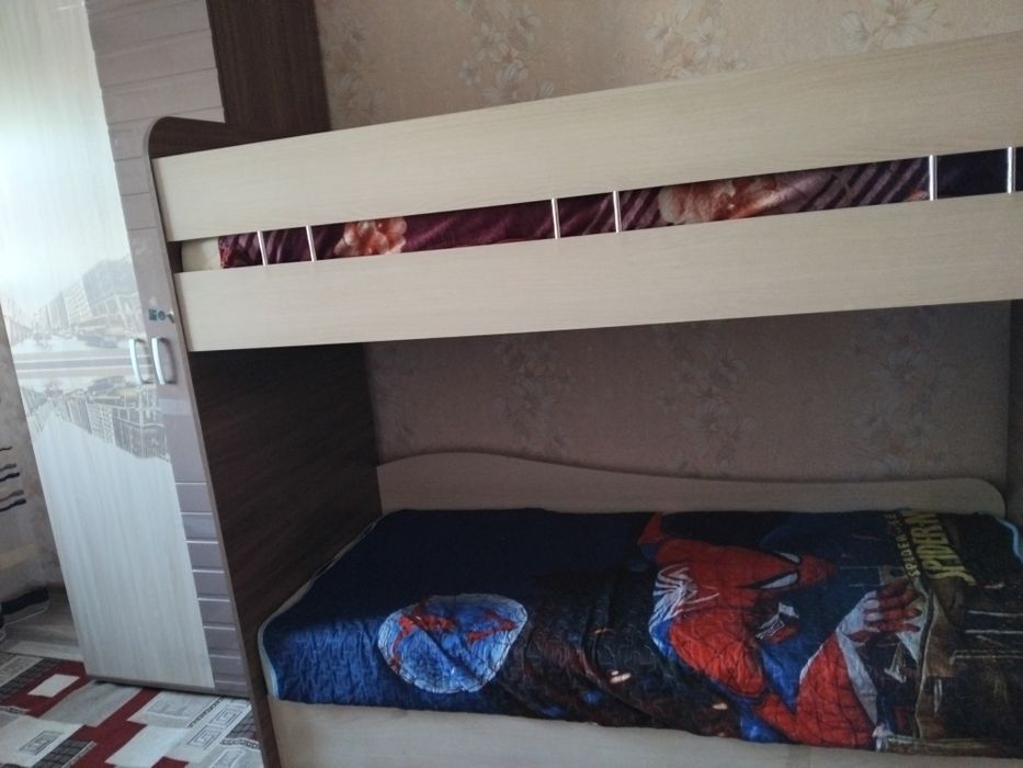 Срочно продам 2х-ярусную кровать!