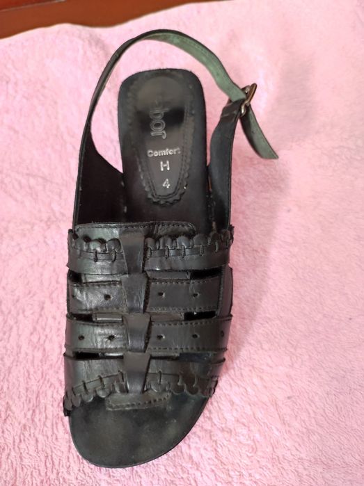 Продам женские босоножки